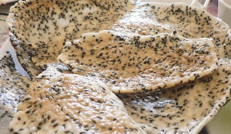 "Bánh đa is a crispy Vietnamese rice cracker made from rice flour, sesame seeds, and sometimes black sesame or shrimp for added flavor. Its light, crunchy texture makes it the perfect snack or accompaniment to meals, offering a delicious blend of simplicity and traditional taste.