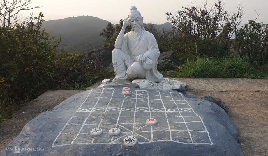 The statue of the deity deep in thought at Ban Co Peak depicts a figure seated beside a large stone chessboard, contemplating his next move. The sculpture represents a legendary tale about two gods who engaged in an intense chess match at this very spot on Son Tra Peninsula. The serene expression on the deity's face, combined with the stunning natural surroundings, creates a tranquil and reflective atmosphere for visitors. This symbolic image has become an iconic part of Ban Co Peak, attracting tourists who wish to immerse themselves in both the legend and the breathtaking views.