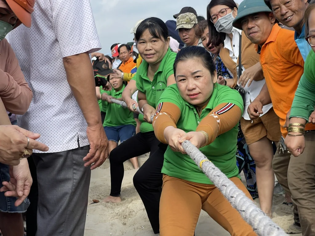 The Cau Ngu Festival in Thanh Khe, Da Nang, is a lively celebration that showcases rich cultural traditions. Amidst the vibrant decorations and rhythmic music, participants engage in various activities, including traditional fishing rituals and folk performances. Locals and visitors alike gather around to witness the colorful processions and the ceremonial boat, which symbolizes the fishermen's hopes for a bountiful catch. The festival not only honors the sea gods but also fosters a sense of community and cultural pride, drawing everyone into the spirit of the occasion. This celebration truly highlights the importance of maritime heritage in Da Nang.
