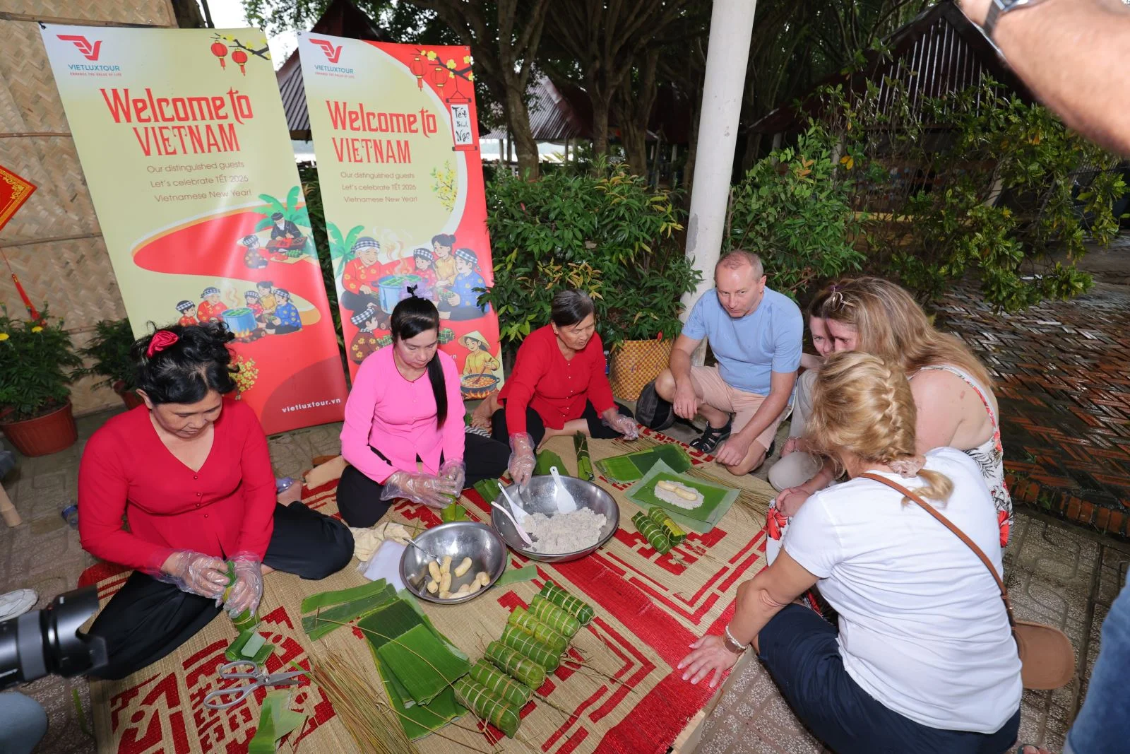 foreigners tet in da nang