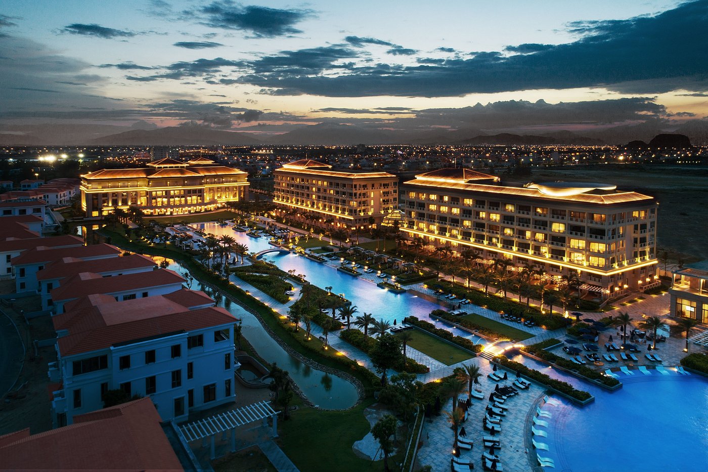 Sheraton Grand Danang Resort & Convention Center (2)