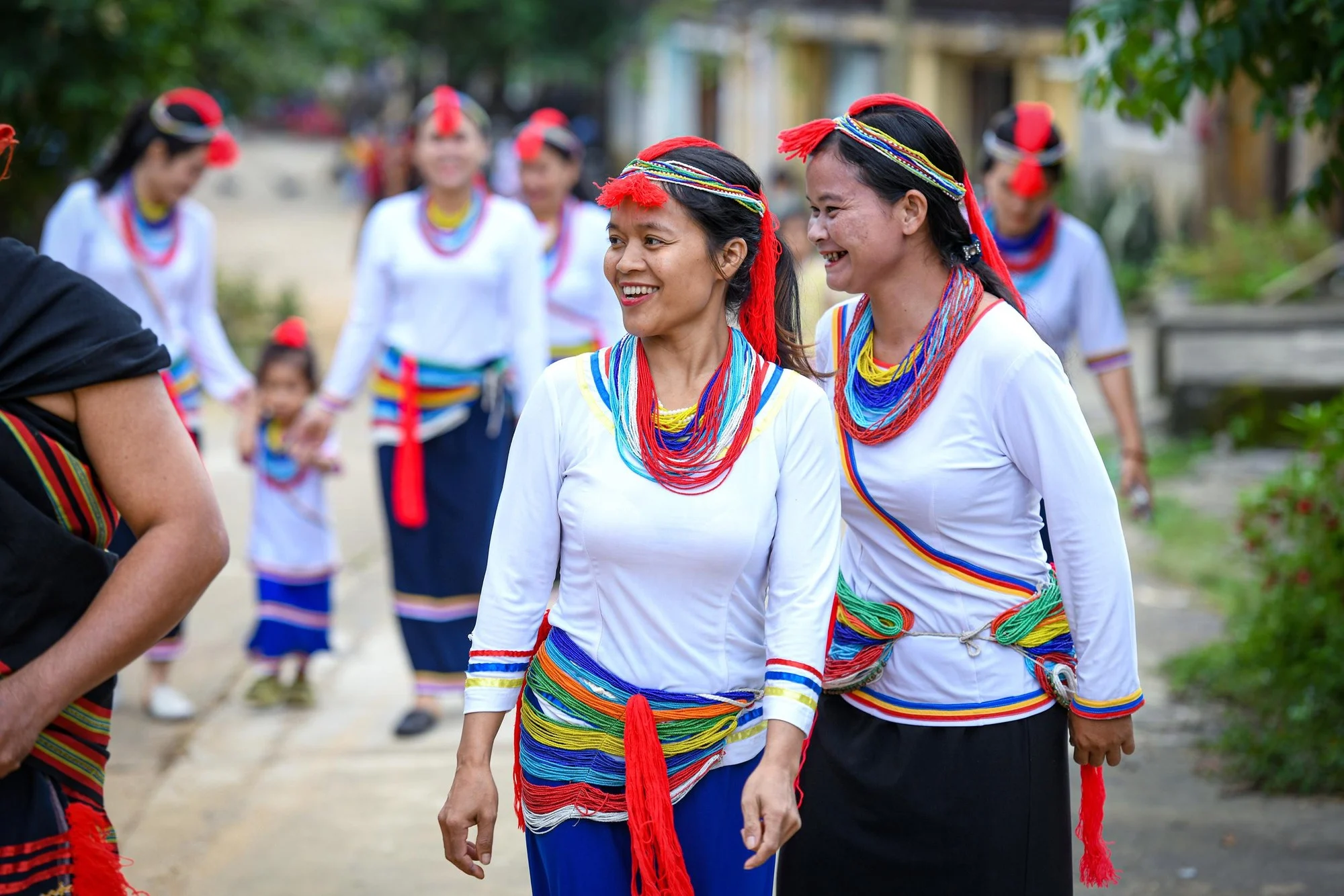 co costume ethnic groups in viet nam