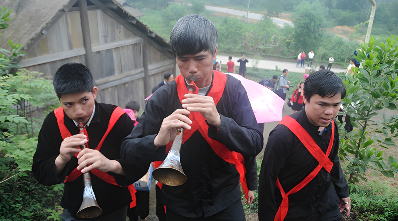 giay costume festival