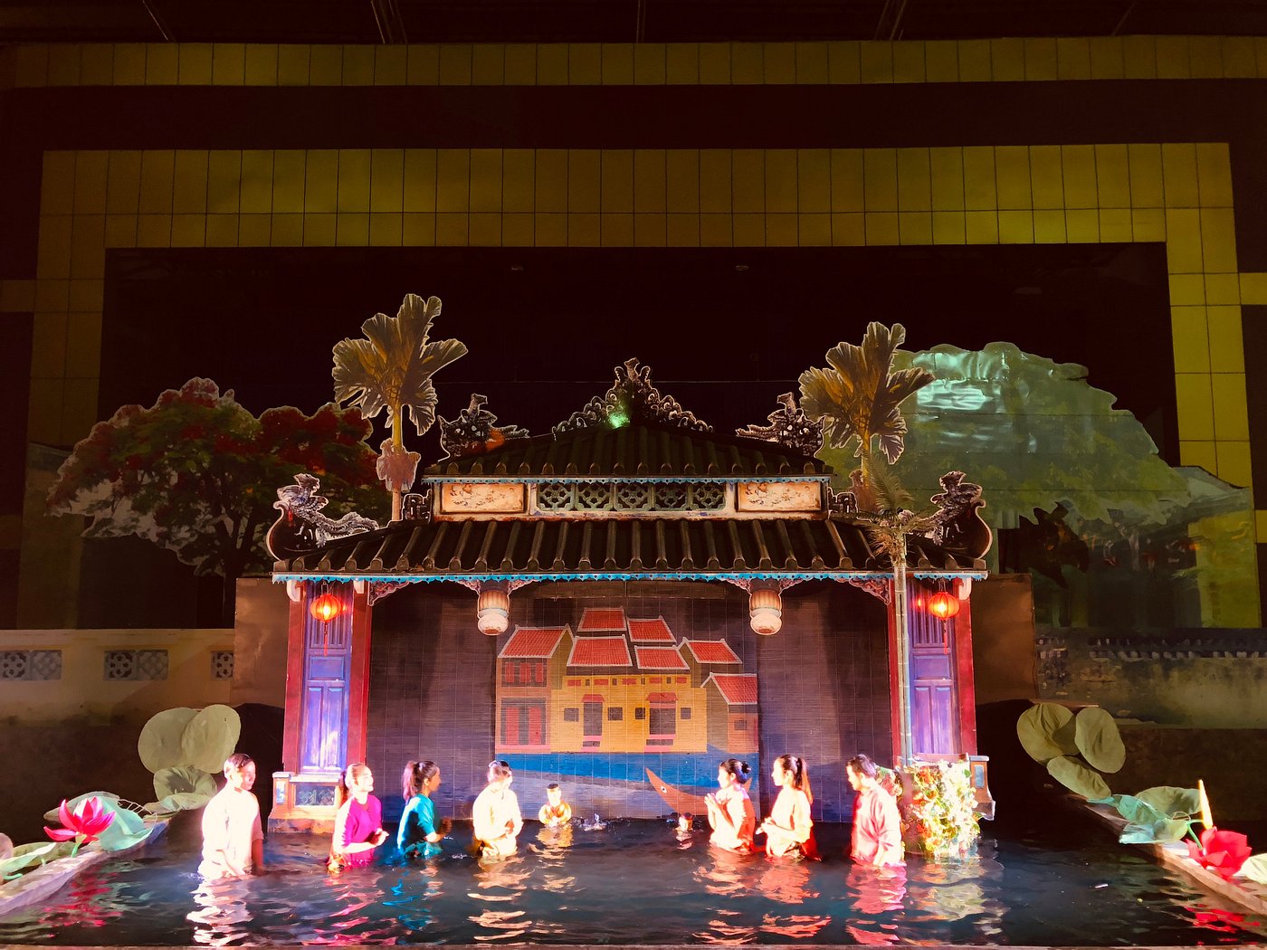 hoi an water puppet show