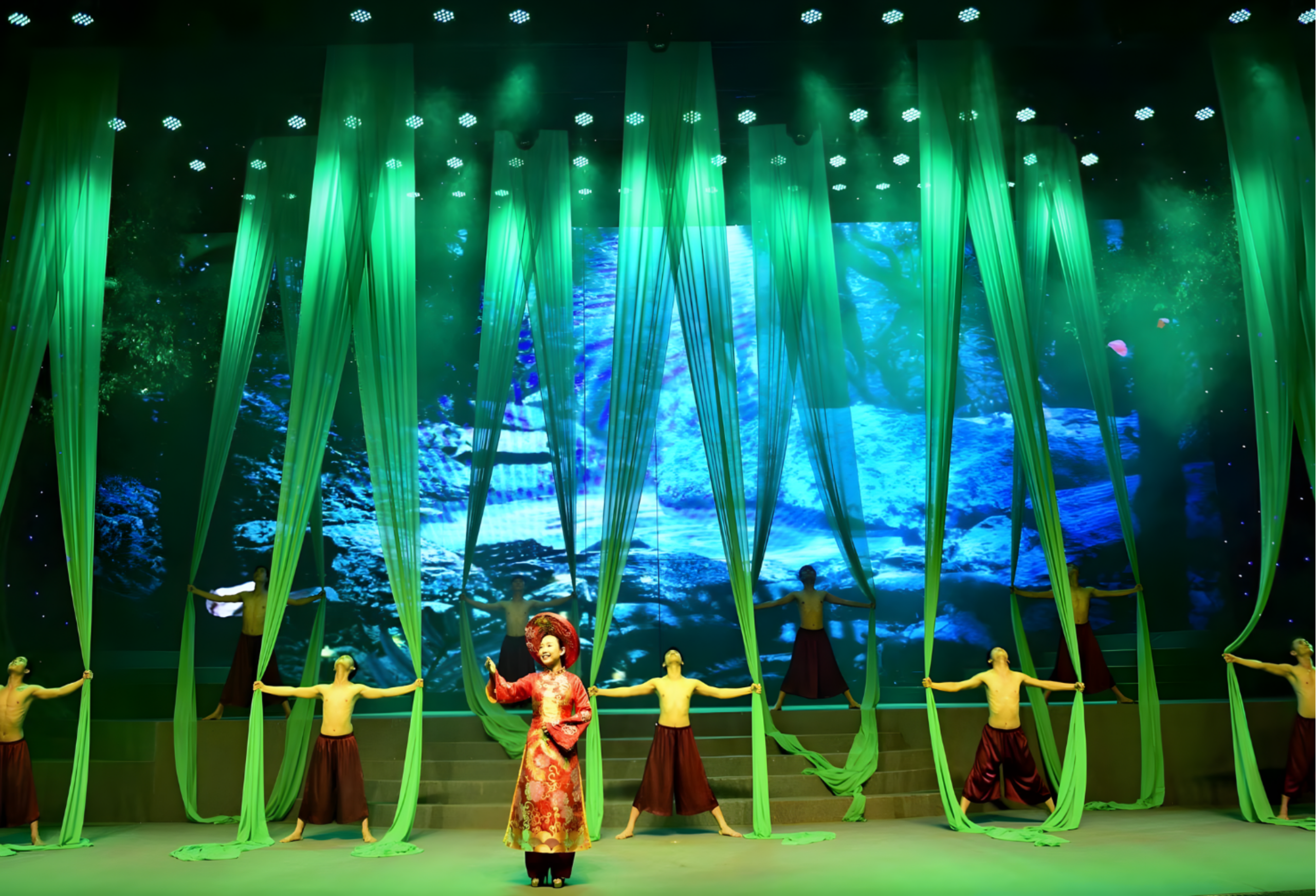 show charming đà nẵng thời gian
