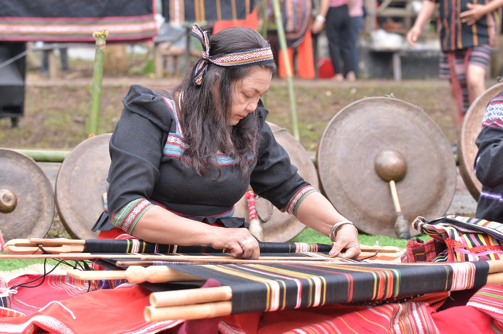 stieng costume