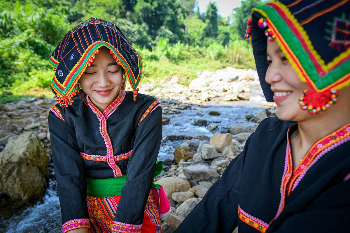 cong ethnic group vietnam costume